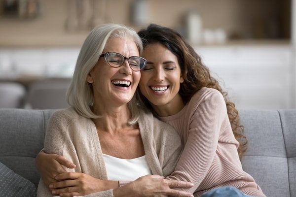 Memory Care vs. Assisted Living: Which Does Mom Really Need?
